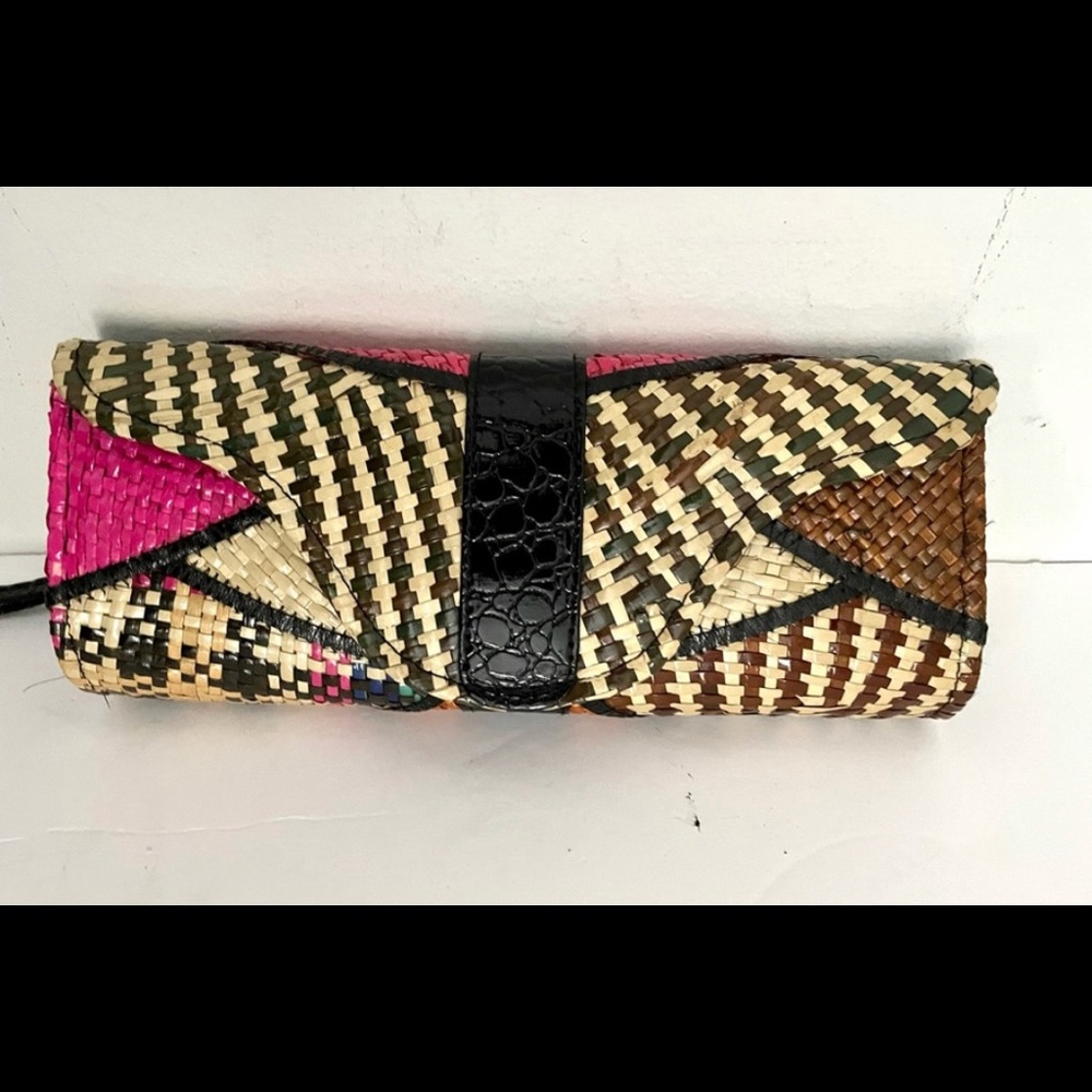 Multi color clutch